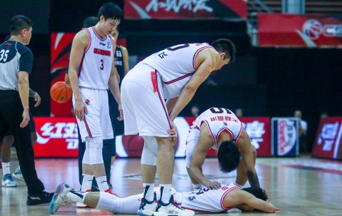 九游娱乐-关键时刻斯图加特备战足总杯，篮板制胜细节曝光，压力陡增，团队化学反应显著的简单介绍